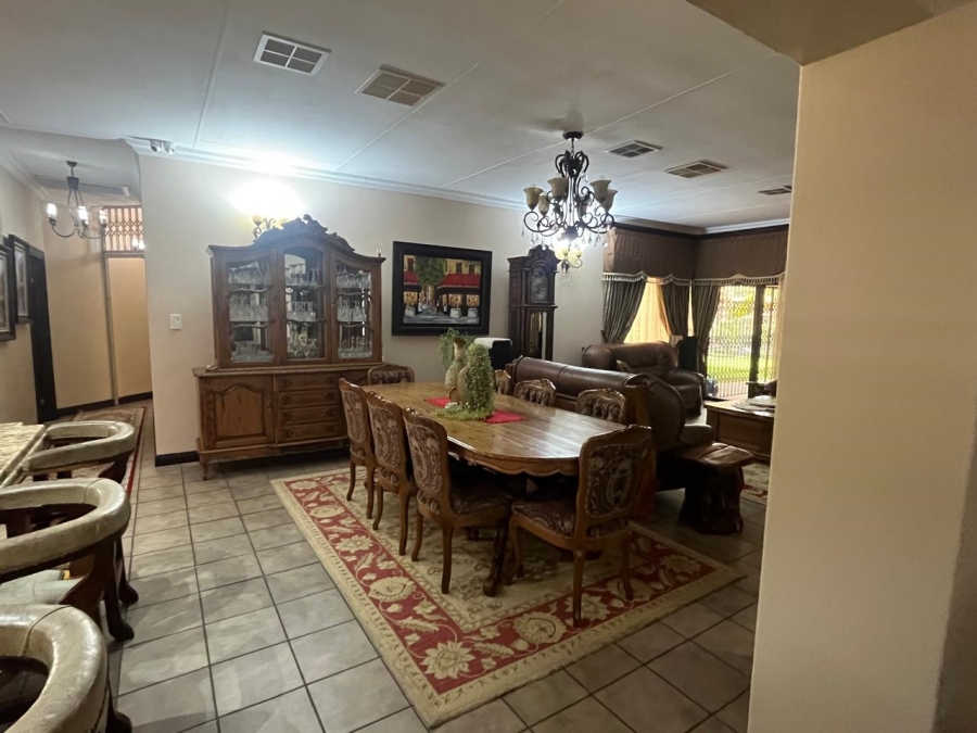 5 Bedroom Property for Sale in Christiana North West